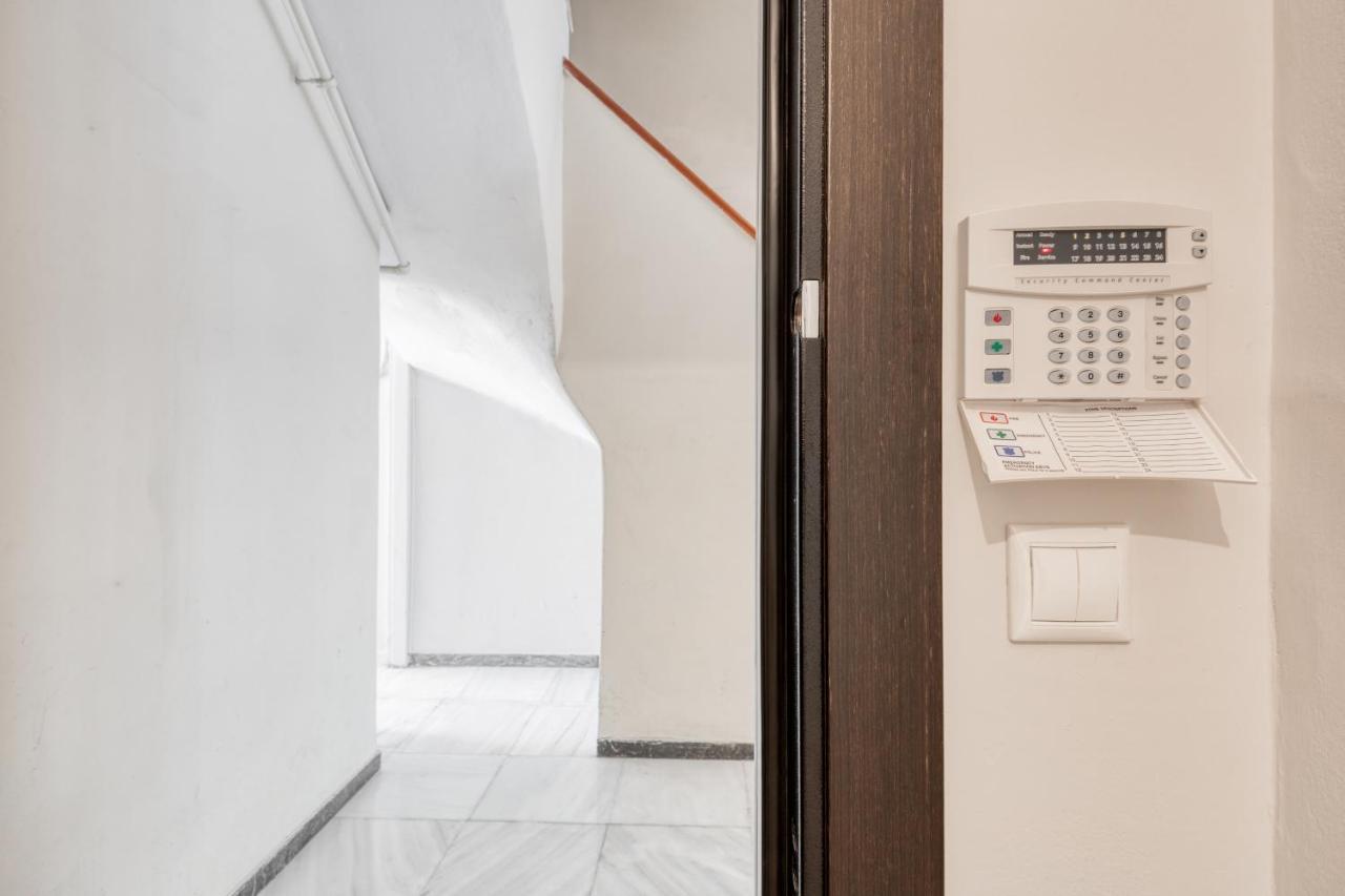 Modern 2-Bedroom Apt, 200M From The Acropolis Athens Exterior photo